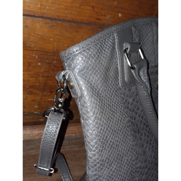 Jewell Handbag Thirty-One Cross Body Grey Snake Skin  Loaded with Pockets - Picture 4 of 8